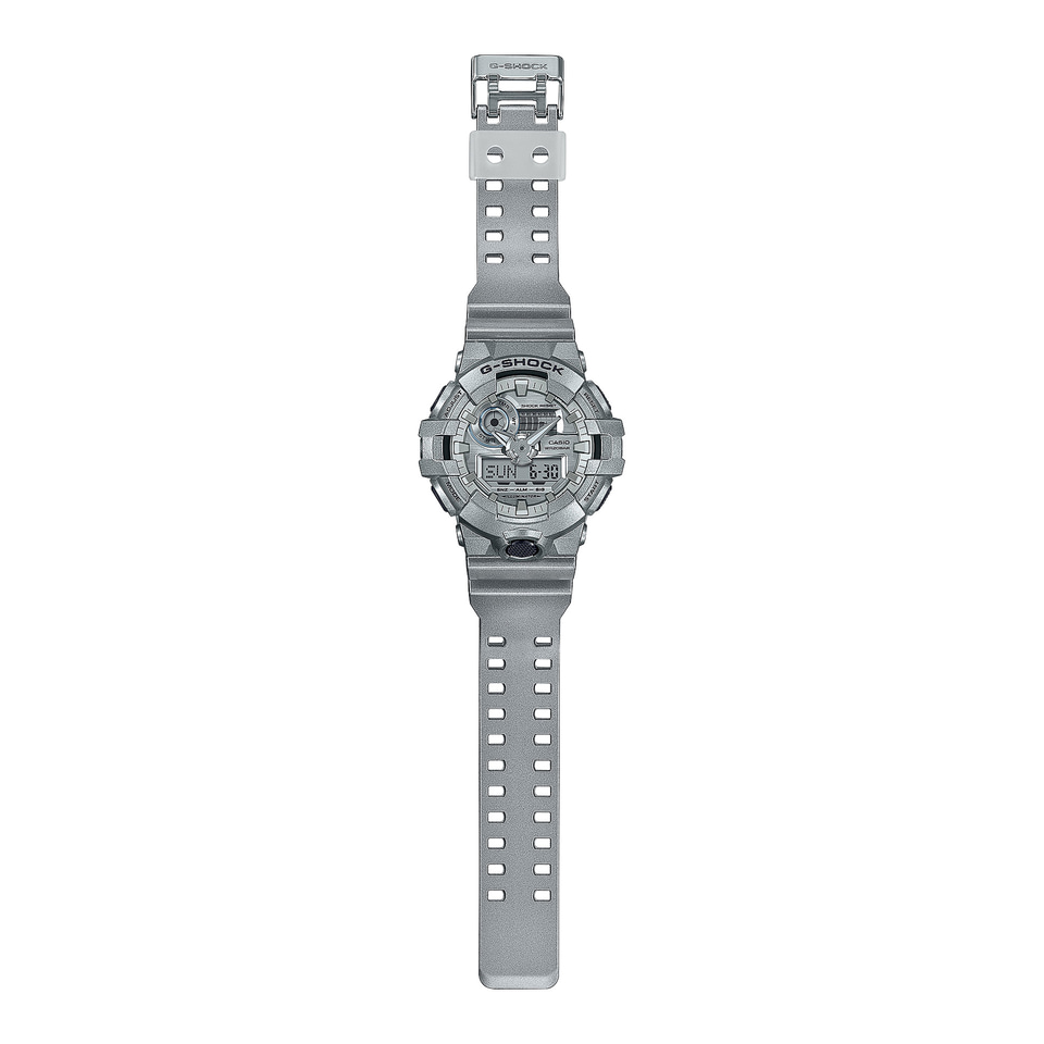 G-SHOCK、シルバー蒸着パーツやミラー液晶などレトロフューチャーな