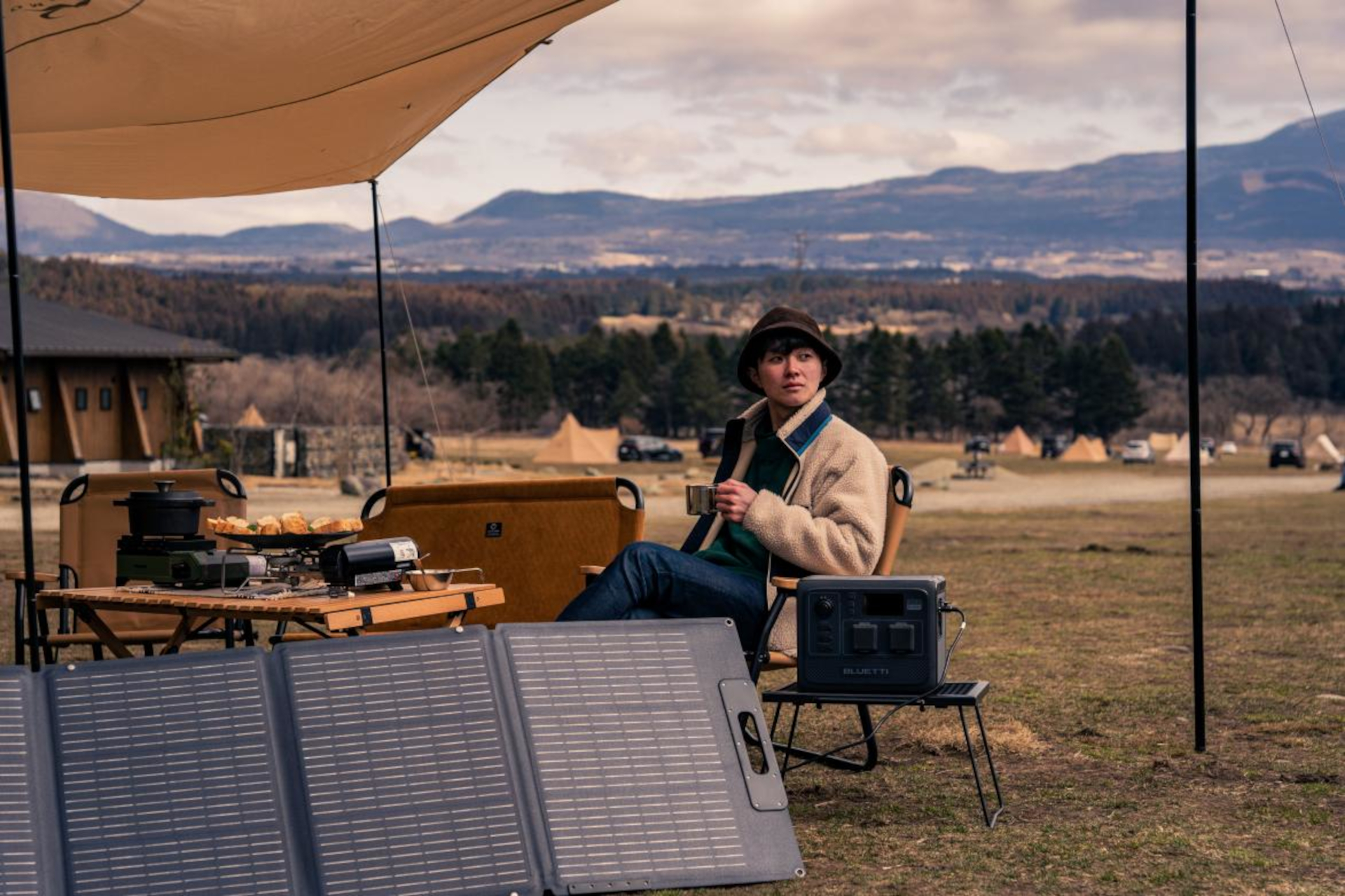 3つの充電モード（サイレント/標準/ターボ）に加え、最大200Wの太陽光充電にも対応