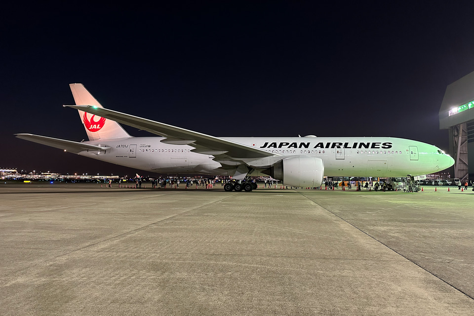 JAL初の試み、777退役機に搭乗して米LAへお別れフライト！ 前例のない
