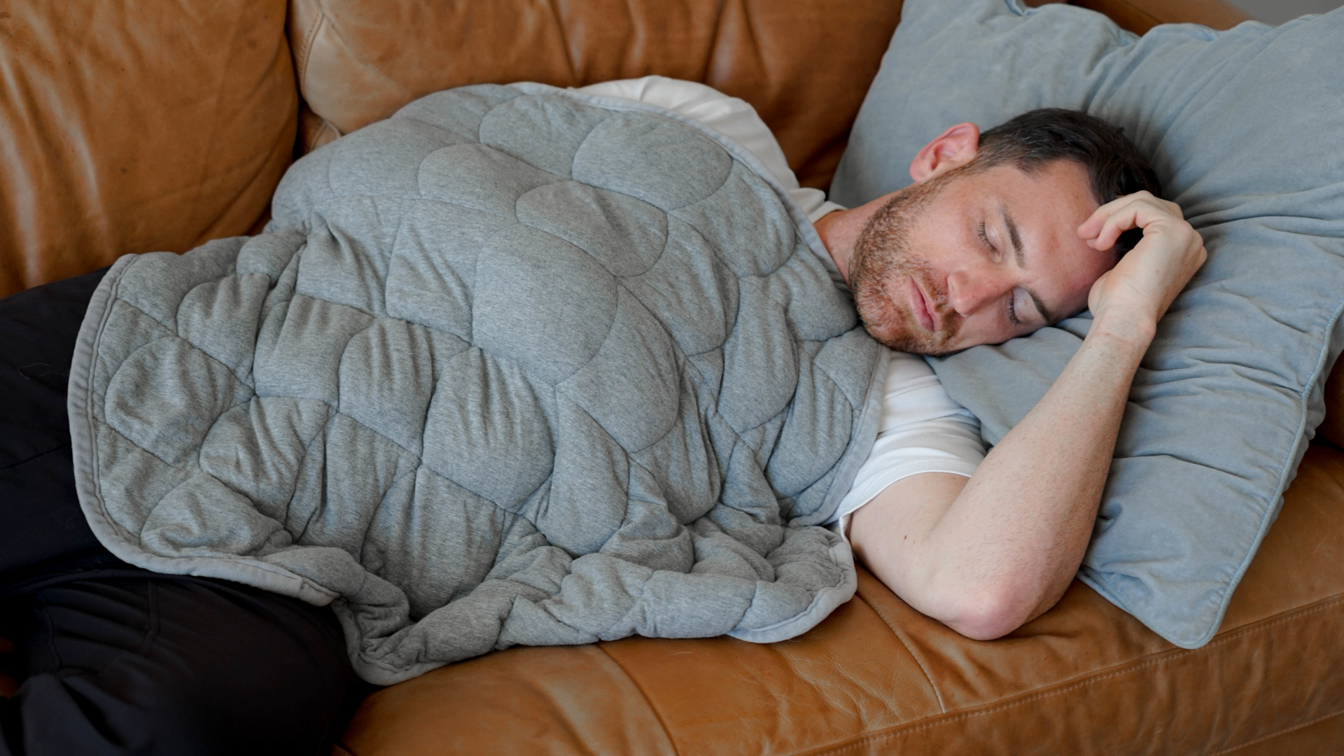 「nodpod」シリーズからはブランケット「nodpod BODY」（1万6500円）も販売中。マスクと同様にリバーシブルのやわらかい肌触り