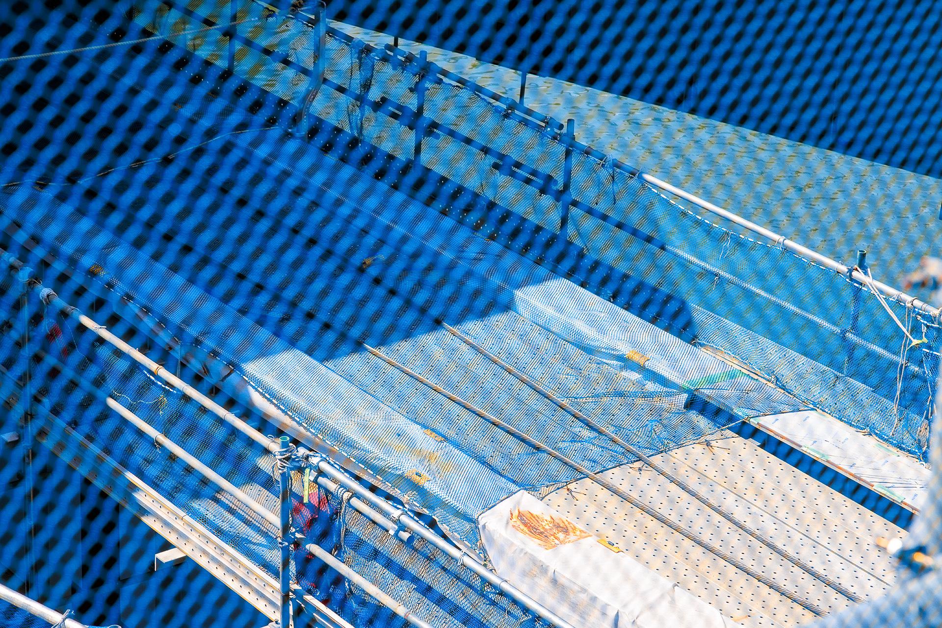 橋桁をスライドさせるためのワイヤー