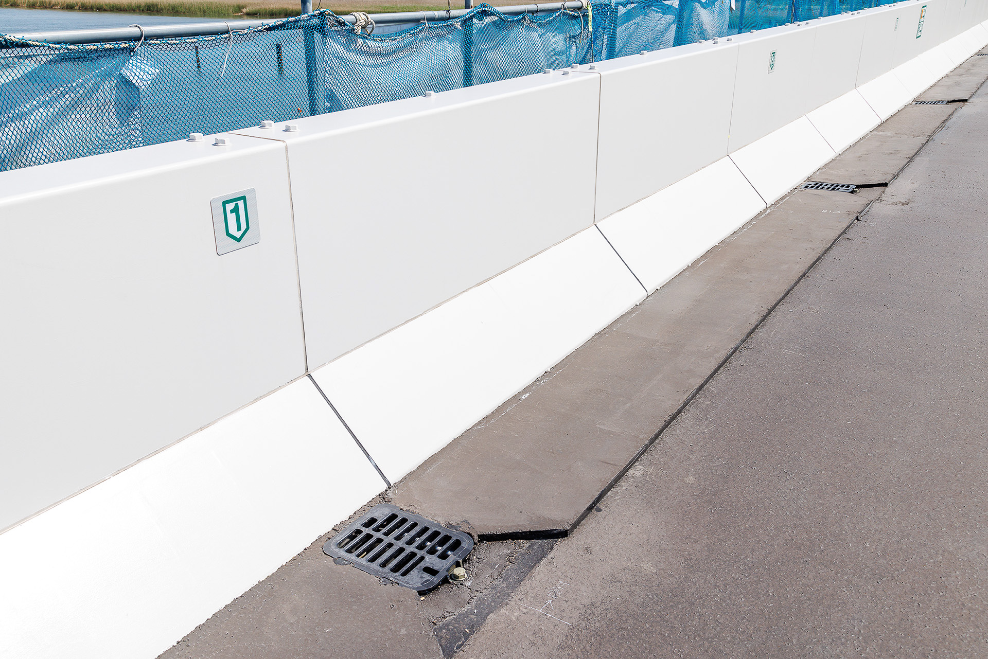 壁高欄際が実際の路面高さになる