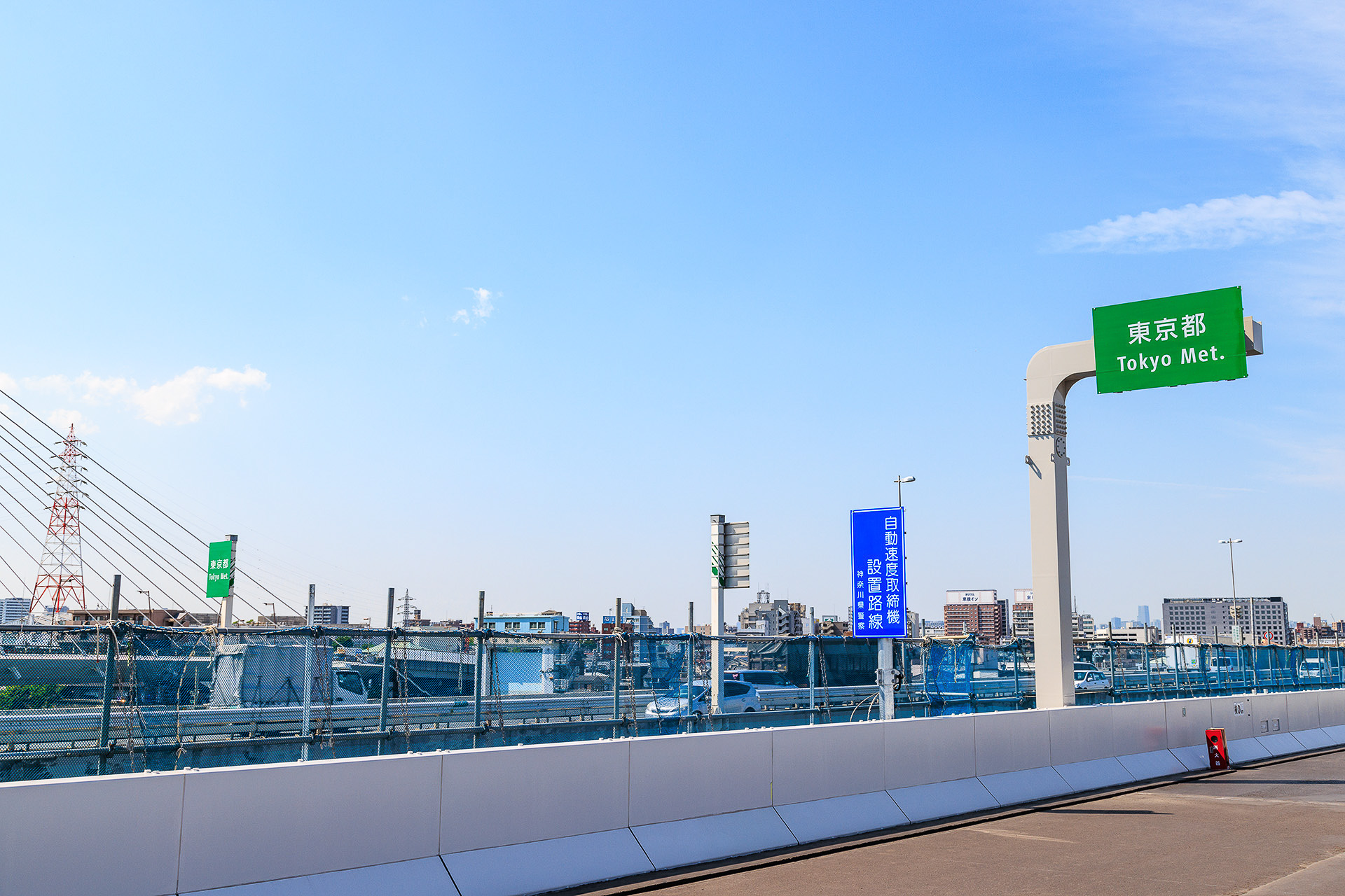 奥が既設部分。東京都の看板は見やすい位置に変更となる