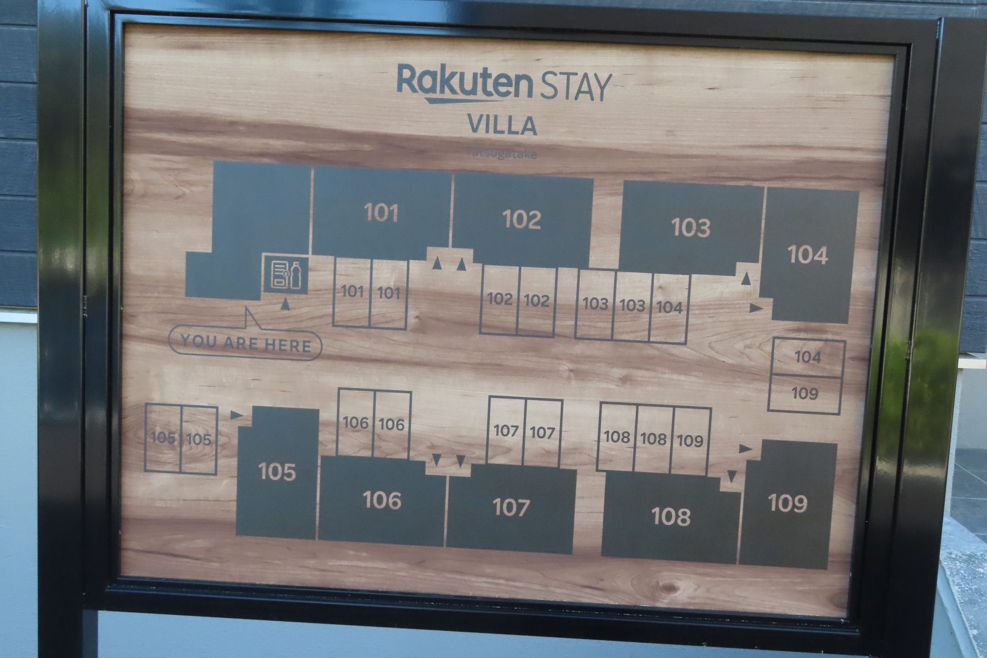 各室2台ずつ駐車スペースが用意されている