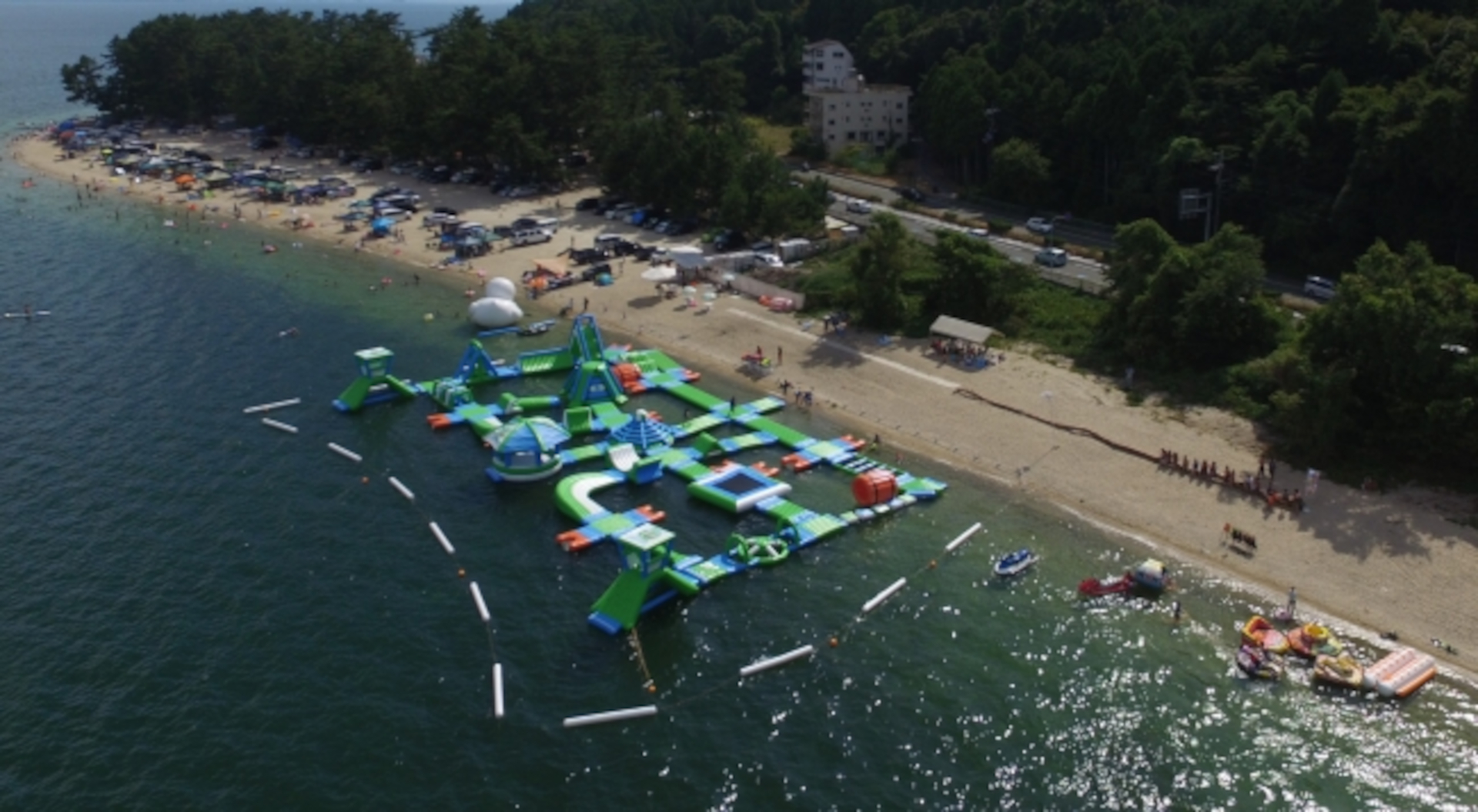 琵琶湖 白ひげビーチに「アドベンチャーウォーターパーク」夏季限定オープン