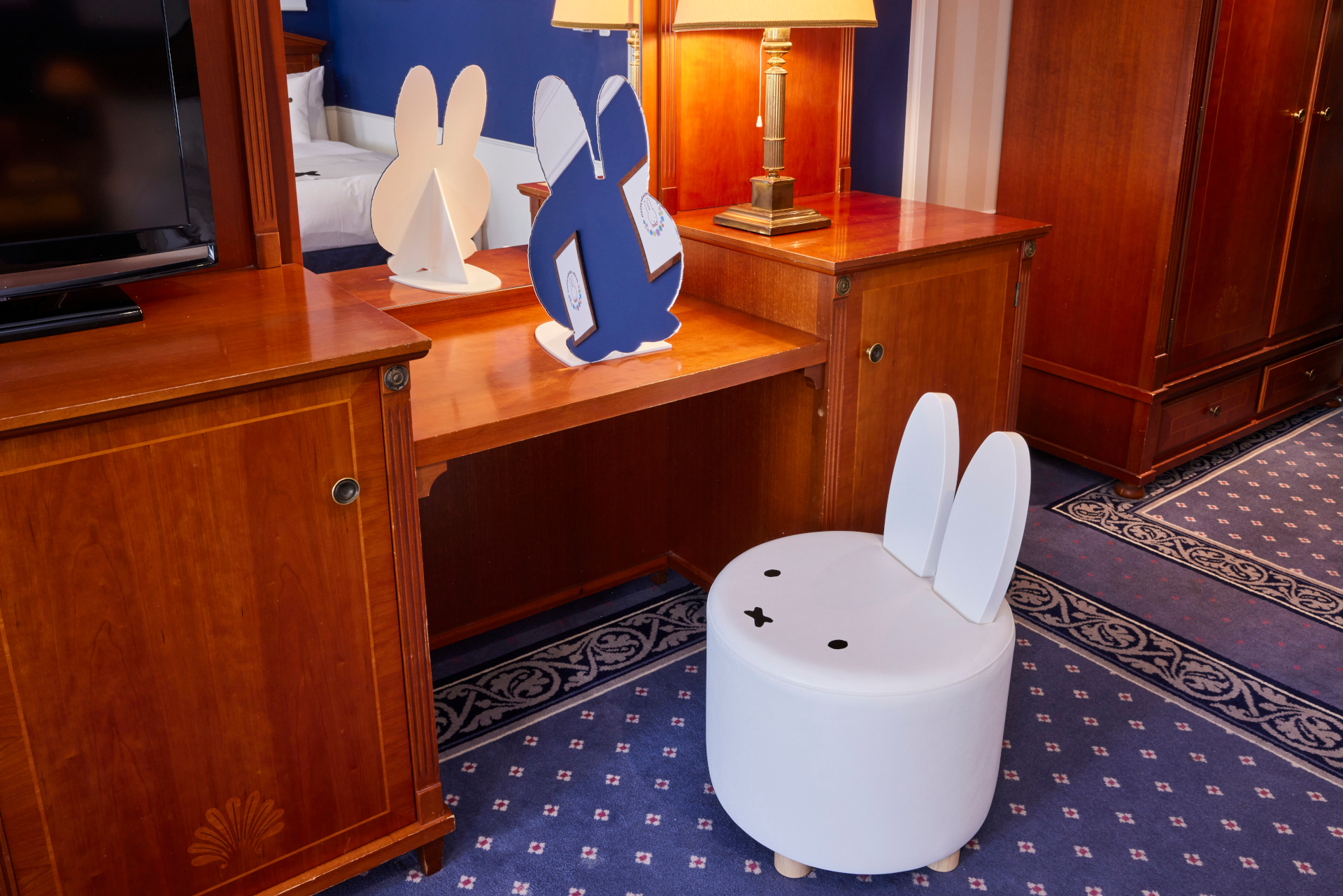 ハウステンボスのオリジナルミッフィーがデザインされた家具やぬいぐるみなど至るところに配されている