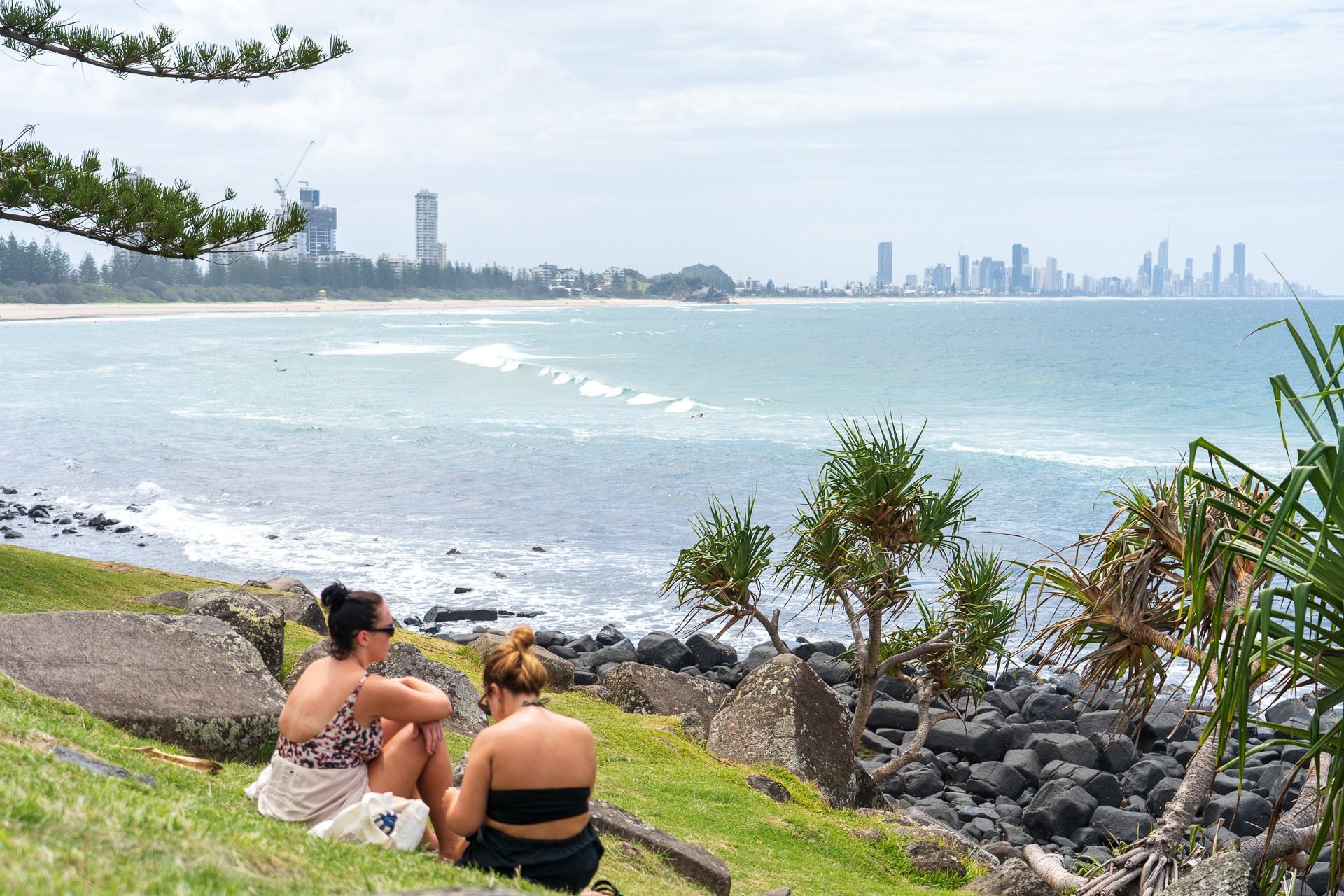のんびりと日光浴をする人たち@バーレイヘッズ
