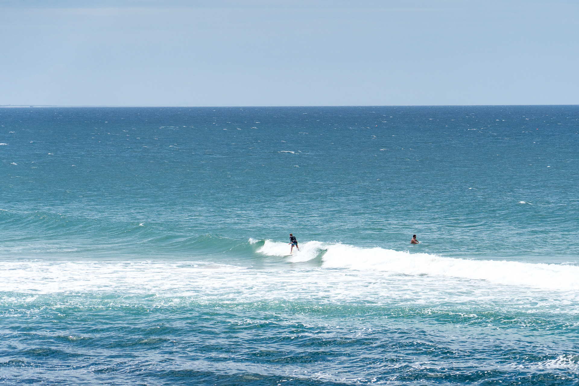 未経験ですが見ているとやってみたくなるサーフィン