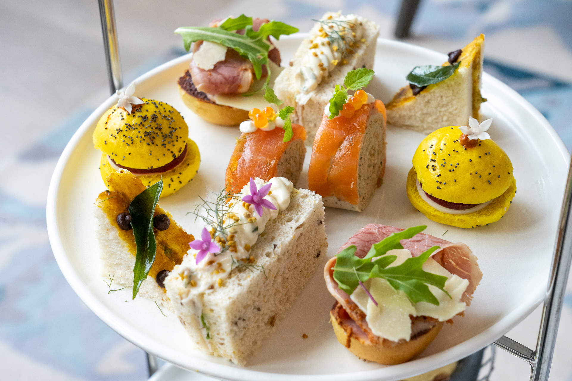 どれも食べるのがもったいないほど美しい！　飲み物は2種類いただけます