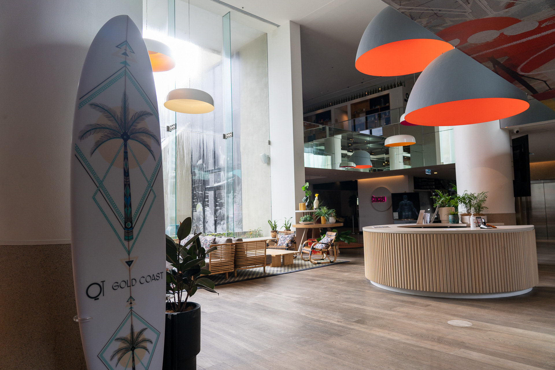 ポップな雰囲気のロビー