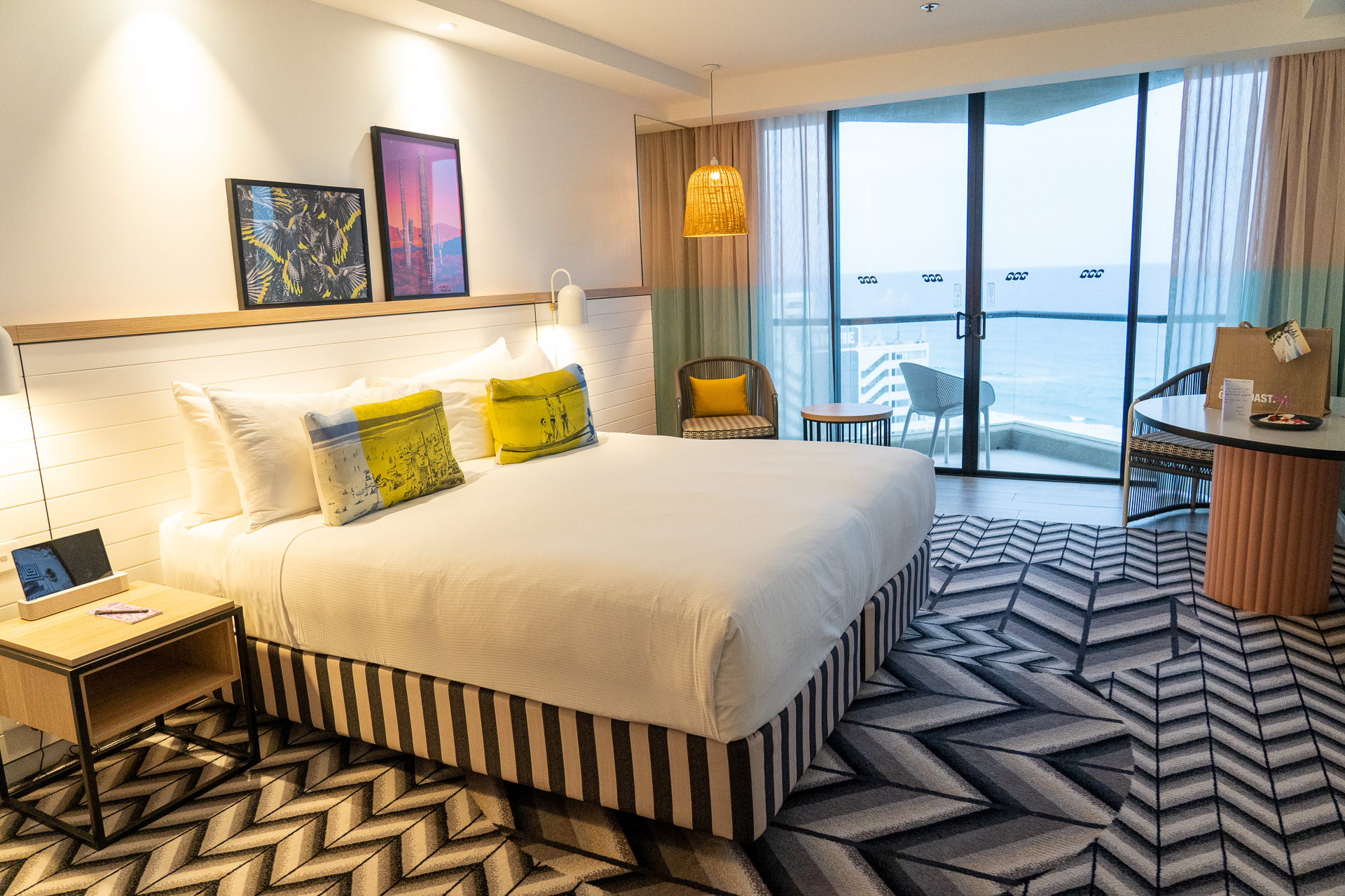 キングサイズベッドのオーシャンビュールーム