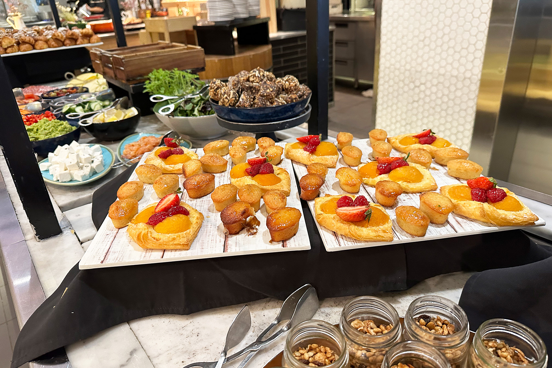 定評があるというQTゴールドコーストの朝食。目移りするほど品数が多くてびっくり