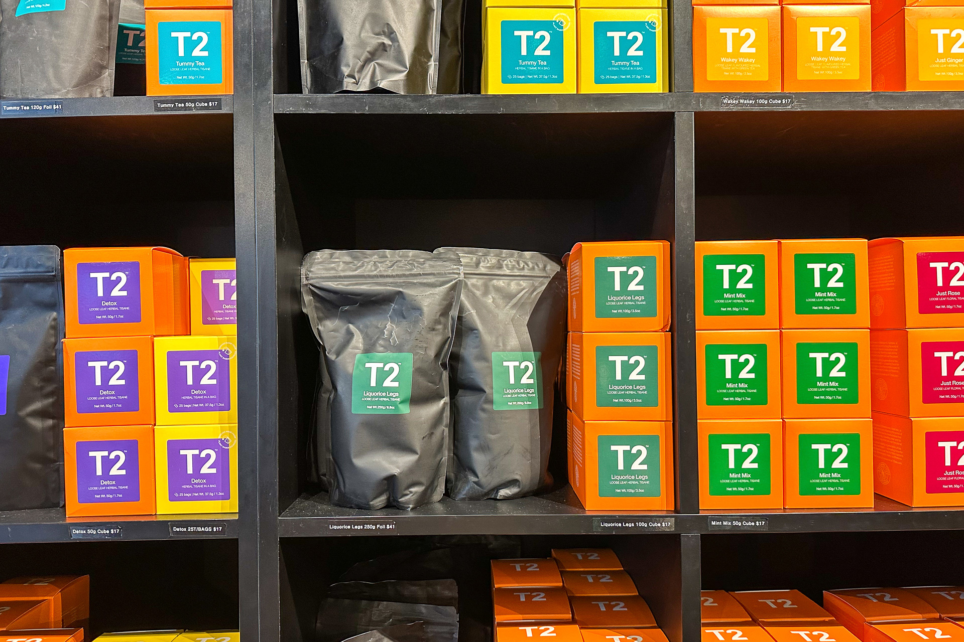 人気のお土産T2（ティーツー）。フレーバーがあり過ぎて迷いに迷って結局買えず（泣）