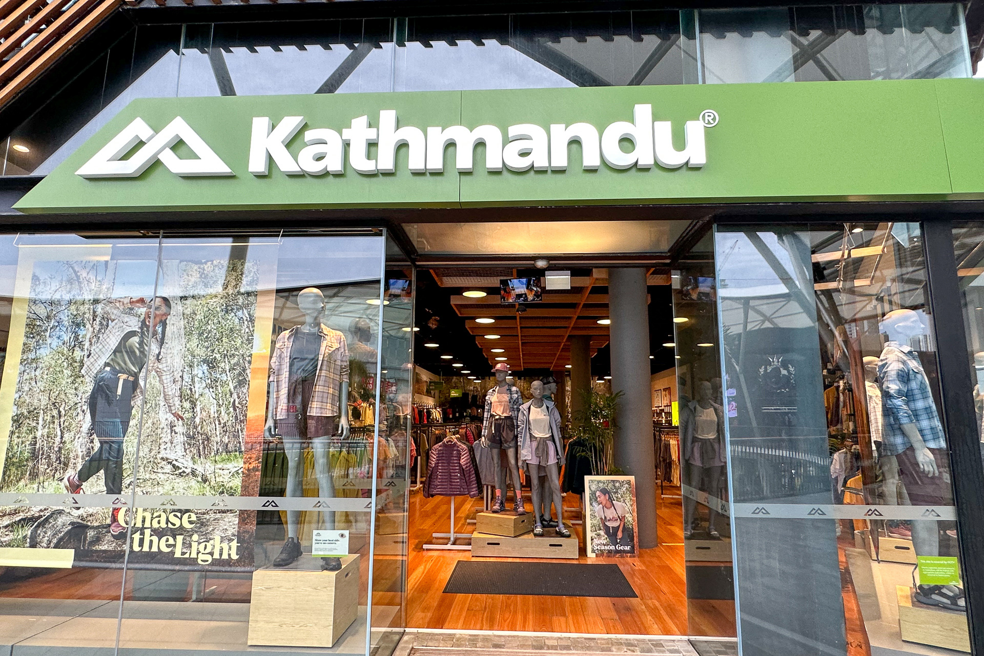 ニュージーランドのアウトドアブランド「カトマンドゥー」でメリノウールのTシャツを買ってきました