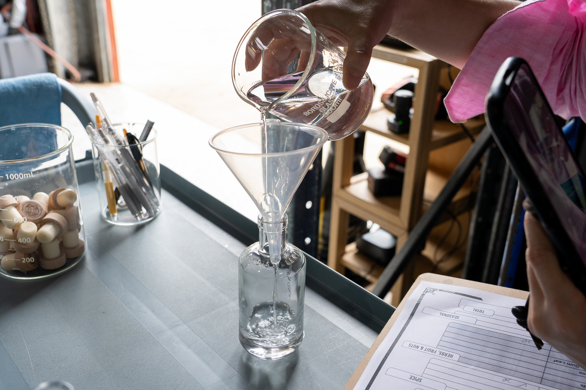 250mLになったら瓶に詰めて蓋をします