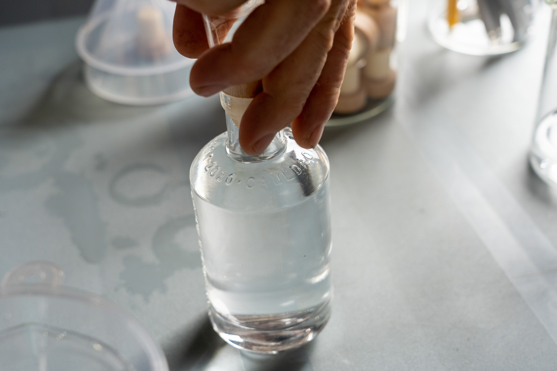 250mLになったら瓶に詰めて蓋をします