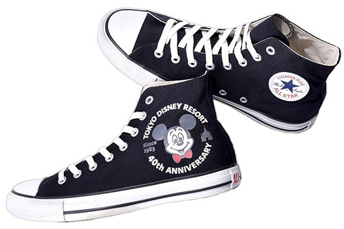 スニーカー〈CONVERSE ALL STAR 40 HI〉（1万4000円）。サイズは22.5cm、23.5cm、24.5cm、25.5cm、26.5cm、27.5cm