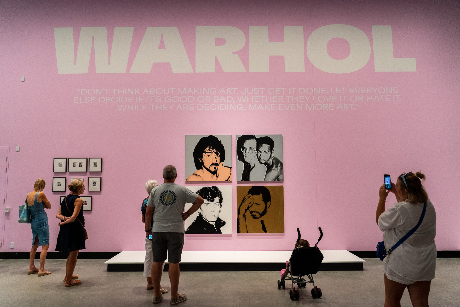 アンディ・ウォーホルの作品には《シルヴェスター・スタローン》などのシルクスクリーン印刷も