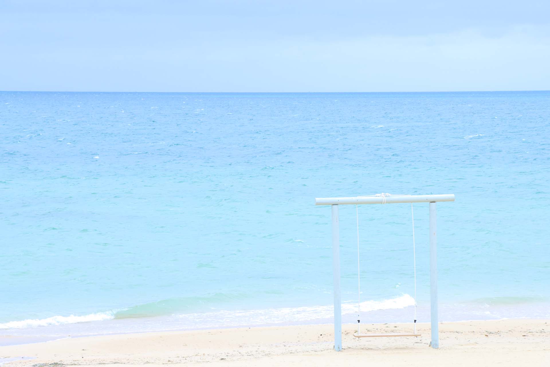 晴れ渡る日の小浜島の海