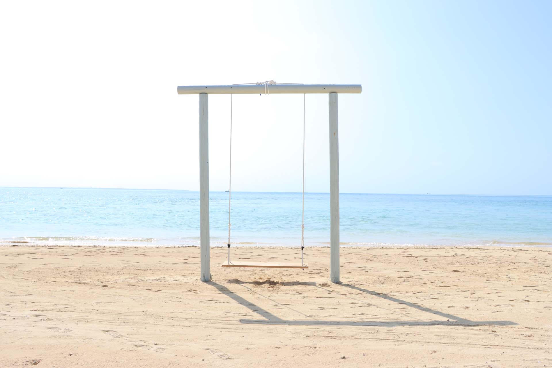 晴れ渡る日の小浜島の海