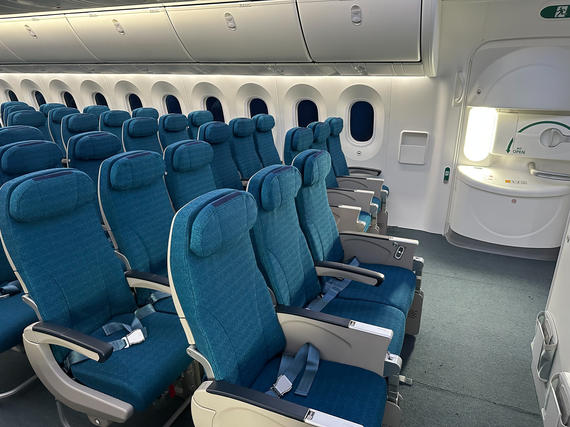 エコデモンストレーターの機内は特別な機材が搭載されているわけではなく、至って普通