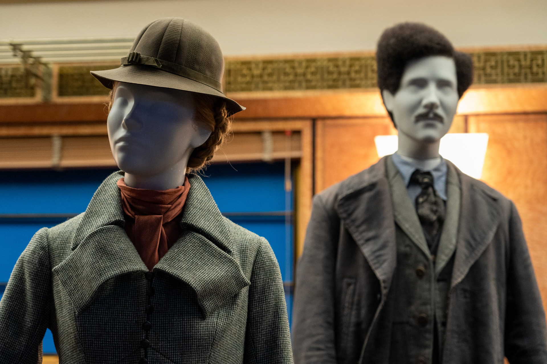 ニュートの敏腕助手バンディ・ブロードエーカー（左）と名門魔法族の末裔ユスフ・カーマ（右）