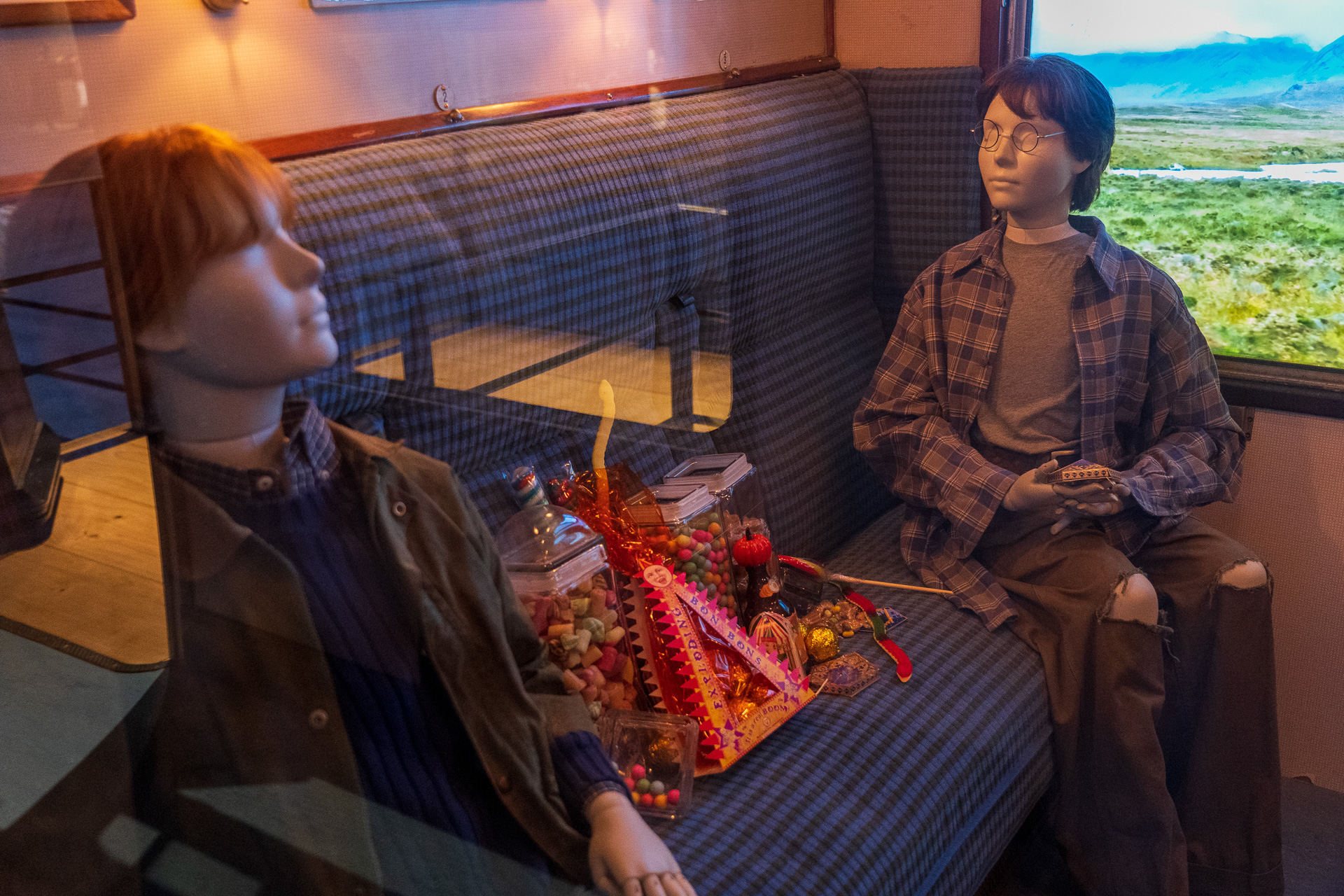 車内販売で買ったお菓子がいっぱい