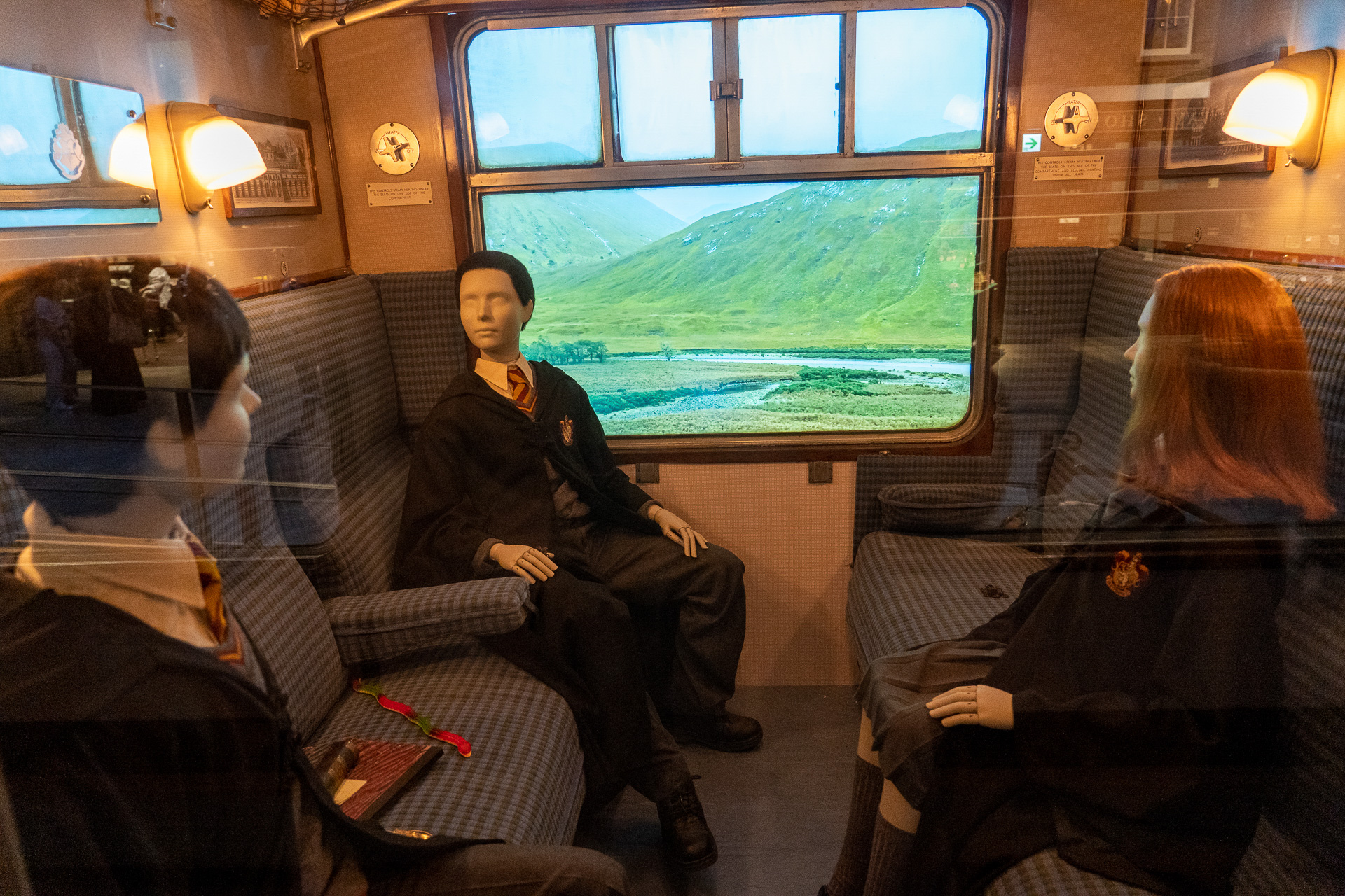 シーンによって背景も違う