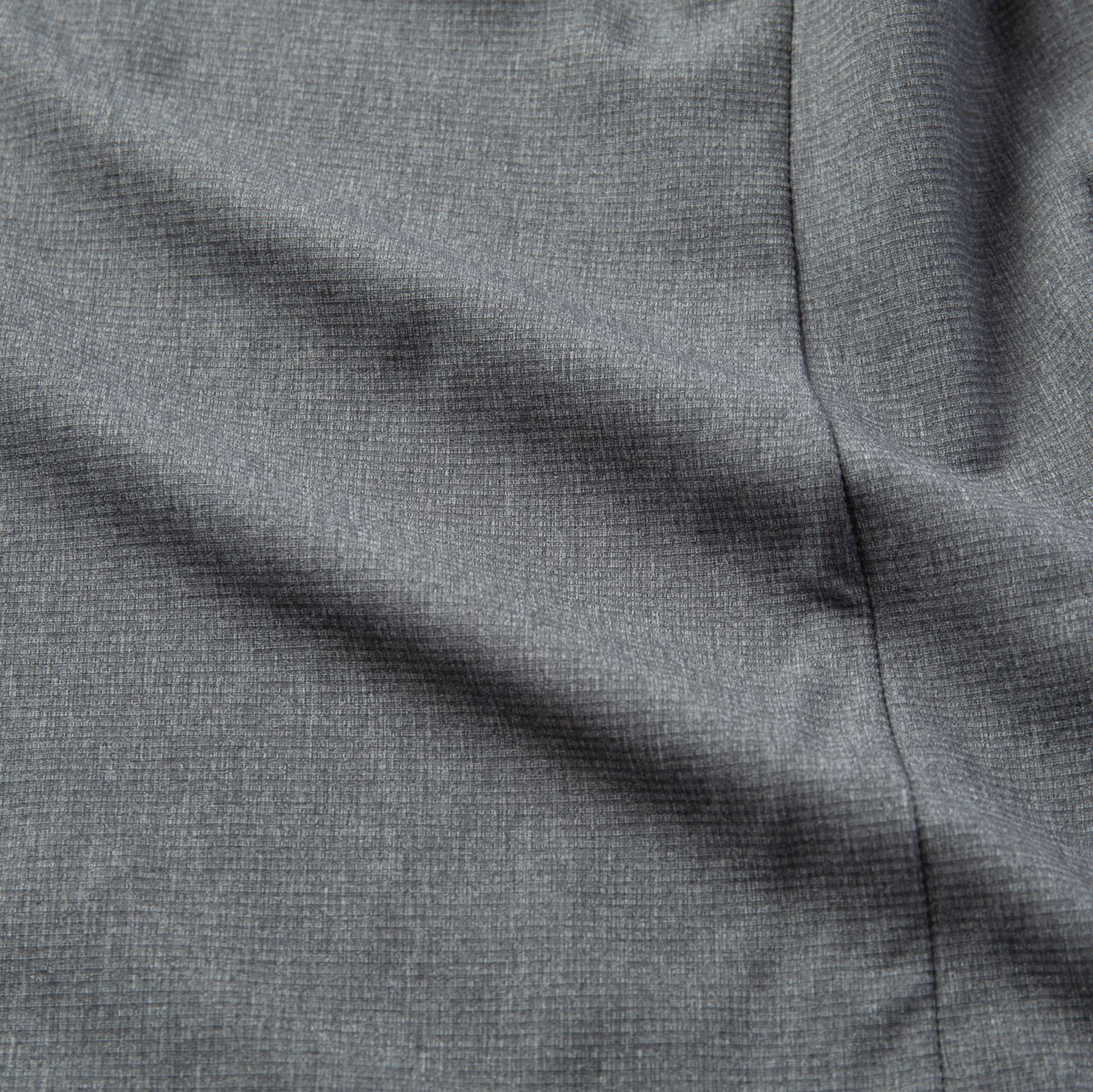 高温多湿の夏に適した自社素材を使用