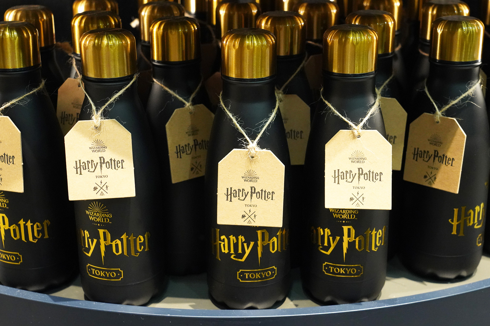 ドリンクボトルやノート