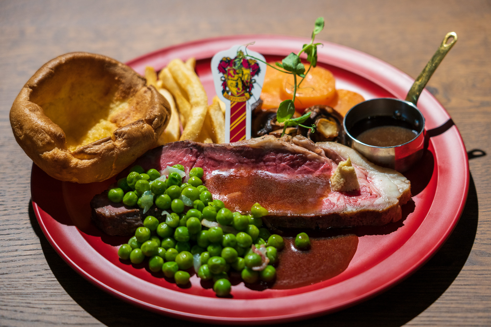 「グリフィンドールプレート（ローストビーフ）」（3200円、ドリンク付き）