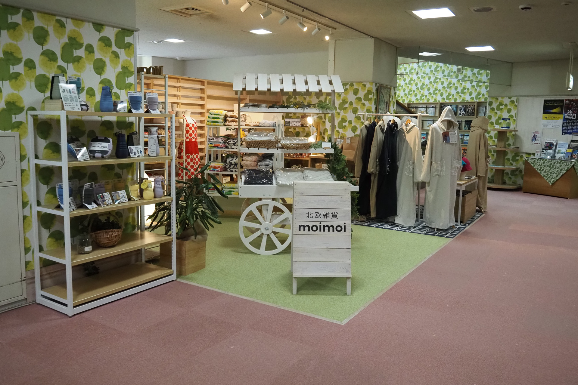 お風呂上がりの売店散策も楽しみの一つ