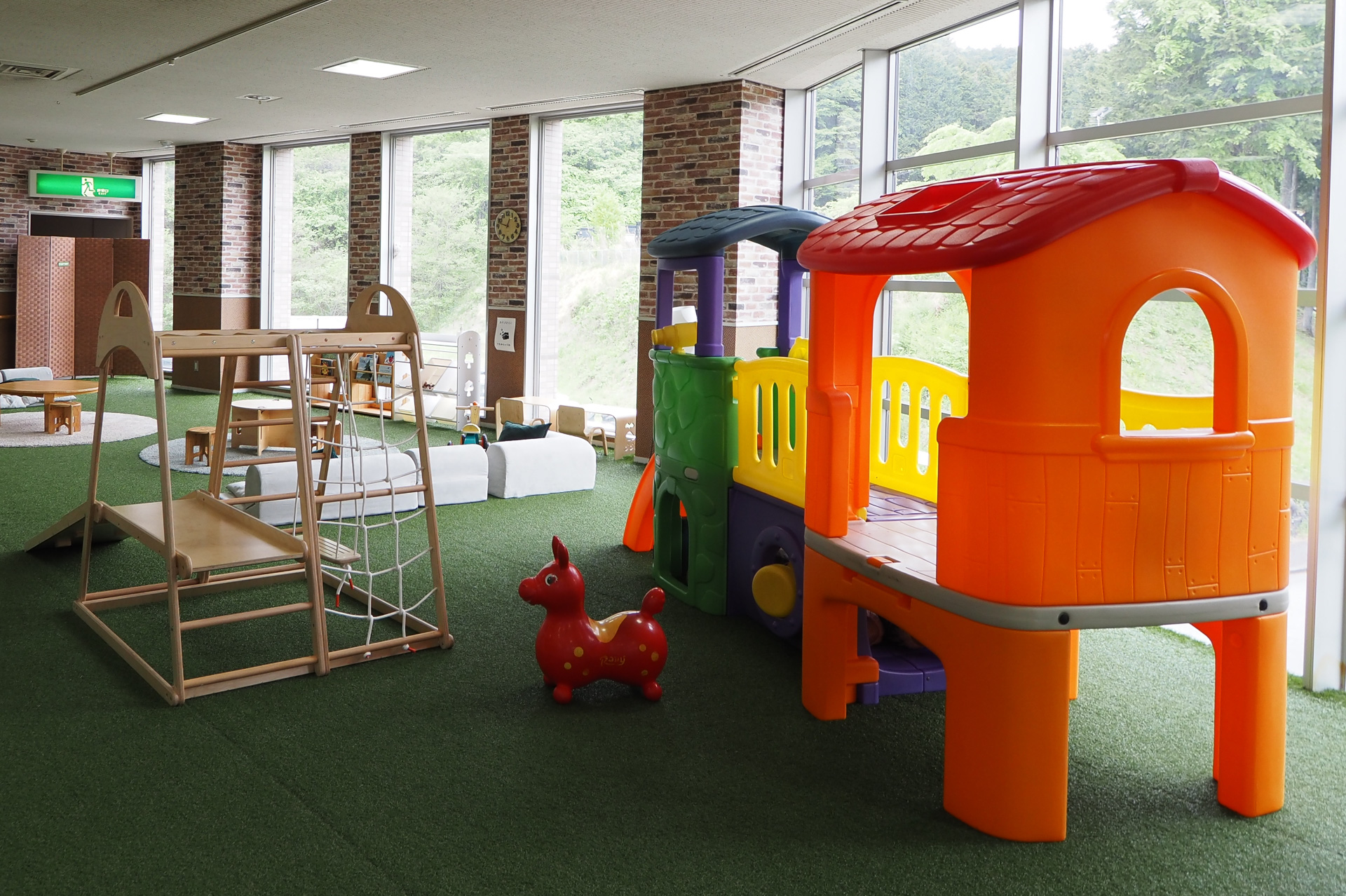 カラフルな遊具に北欧風の内装はインスタ映えする