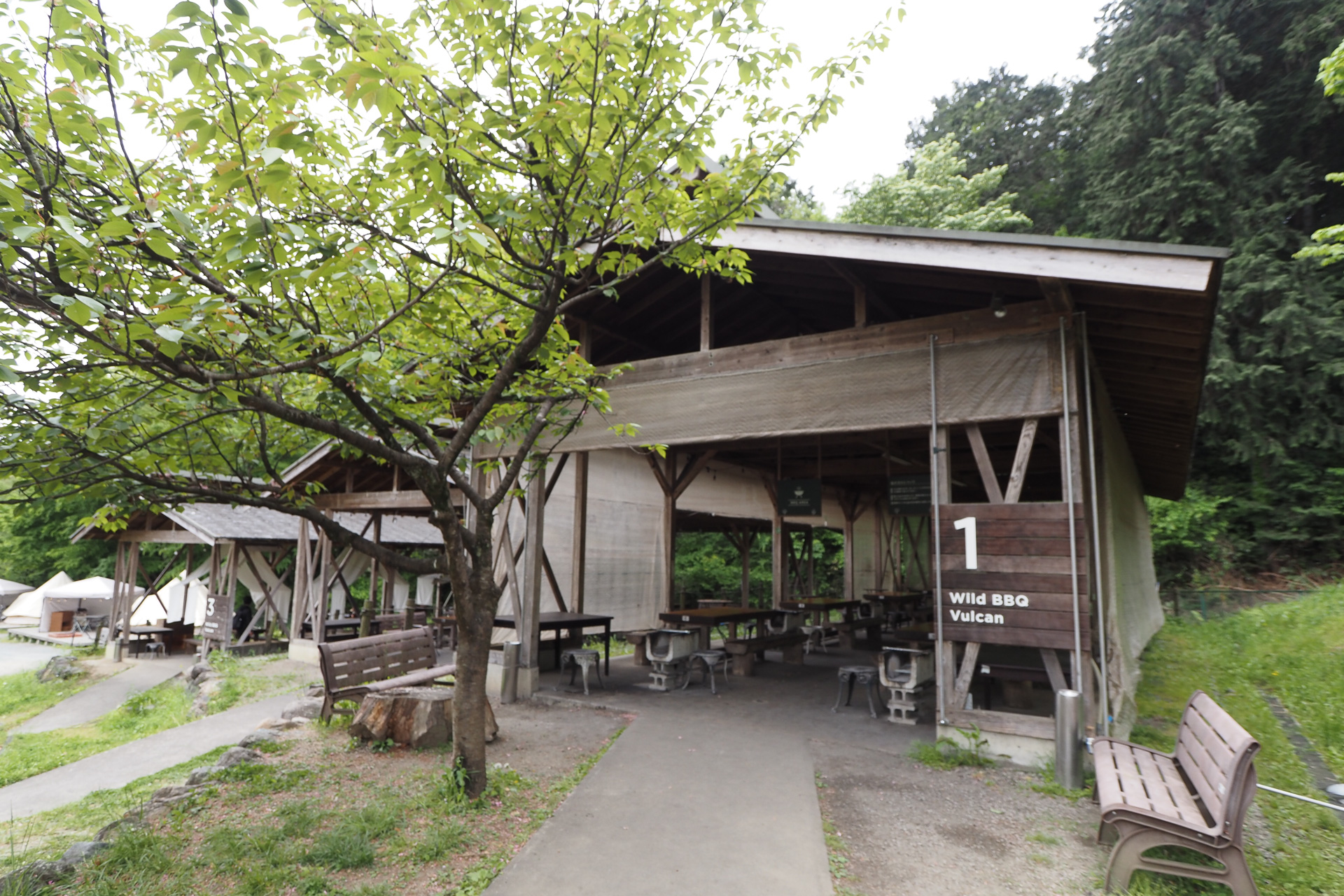 日帰りBBQ会場は雨でも安心の屋根付き