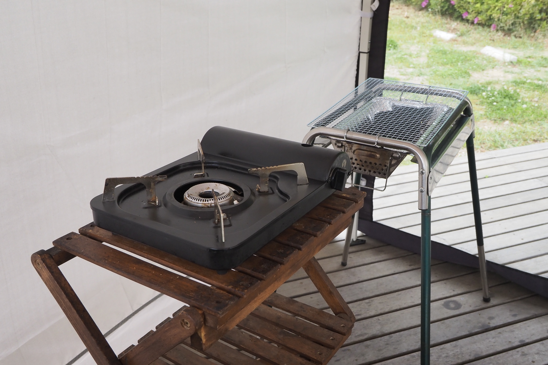 コンロにバーベキュー用の網も