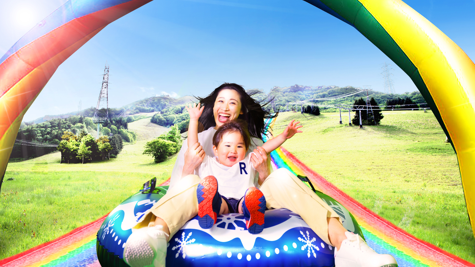 国内初のレインボースライダーを新設。ホテル目の前のゲレンデにワイドで大型の2レーンが敷かれる