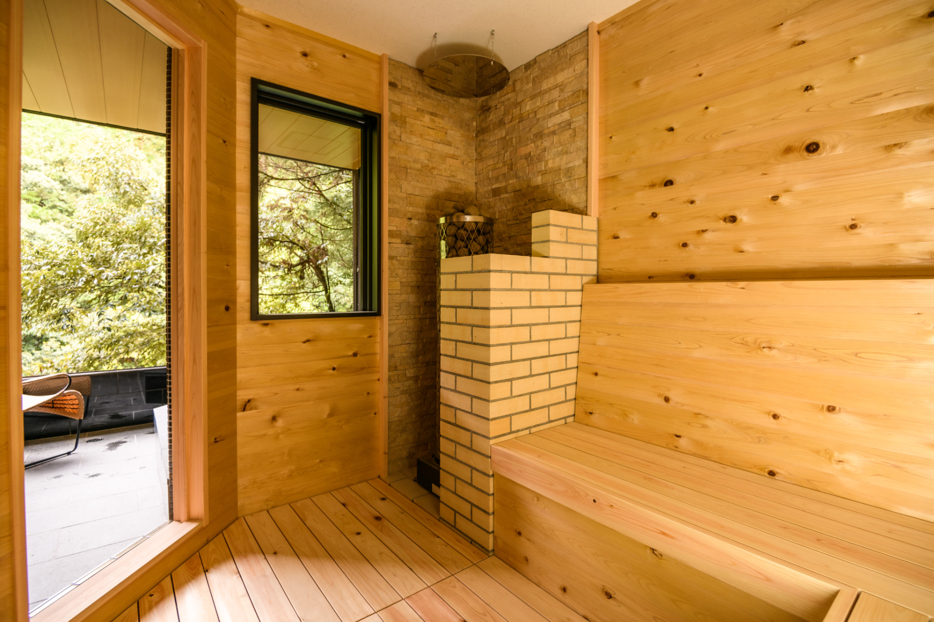 ロウリュに水風呂、外気浴スペースも付いた「サウナ＆源泉露天風呂付特別室」