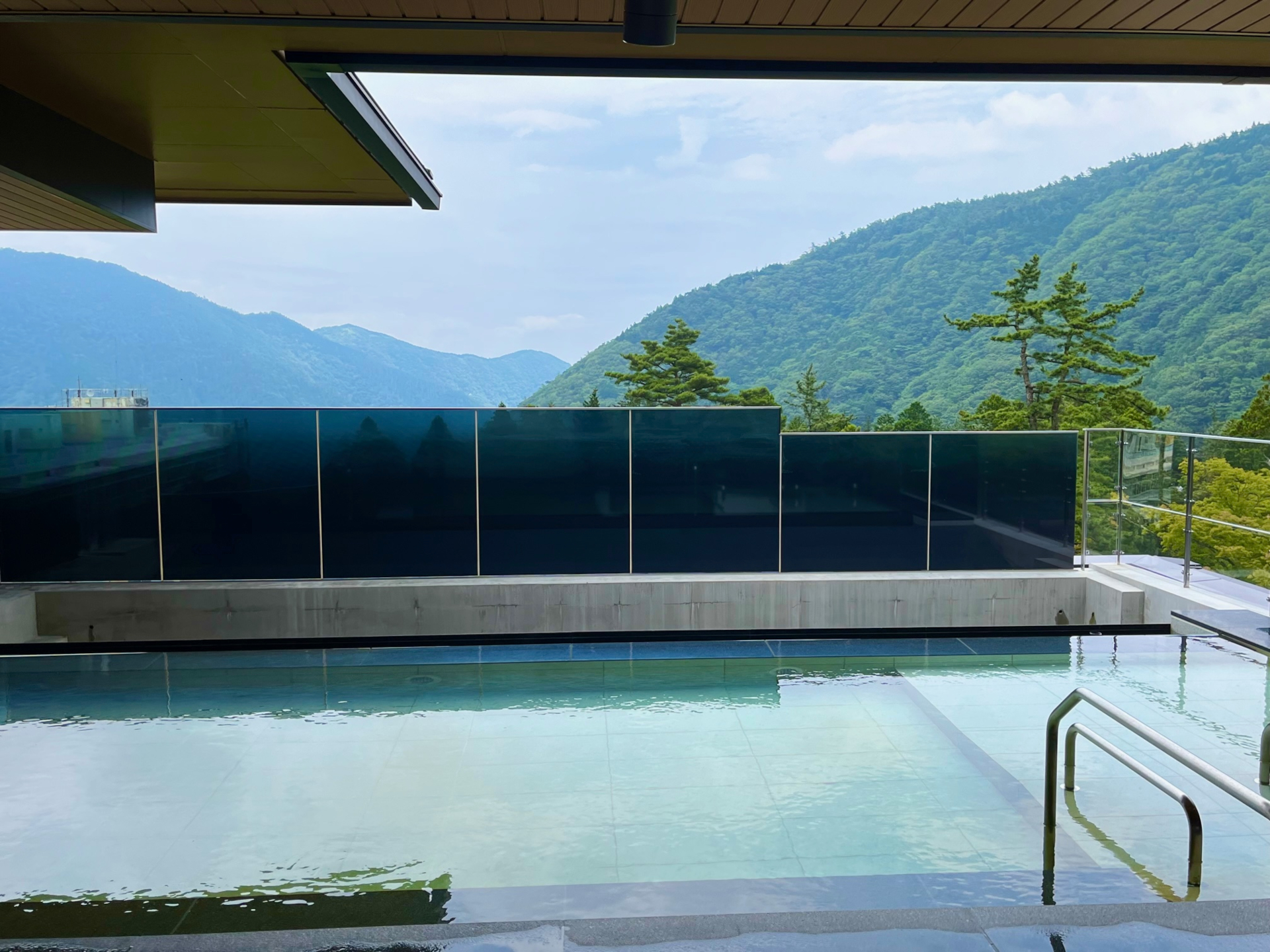 温泉大浴場「せんげんの湯」の露天風呂