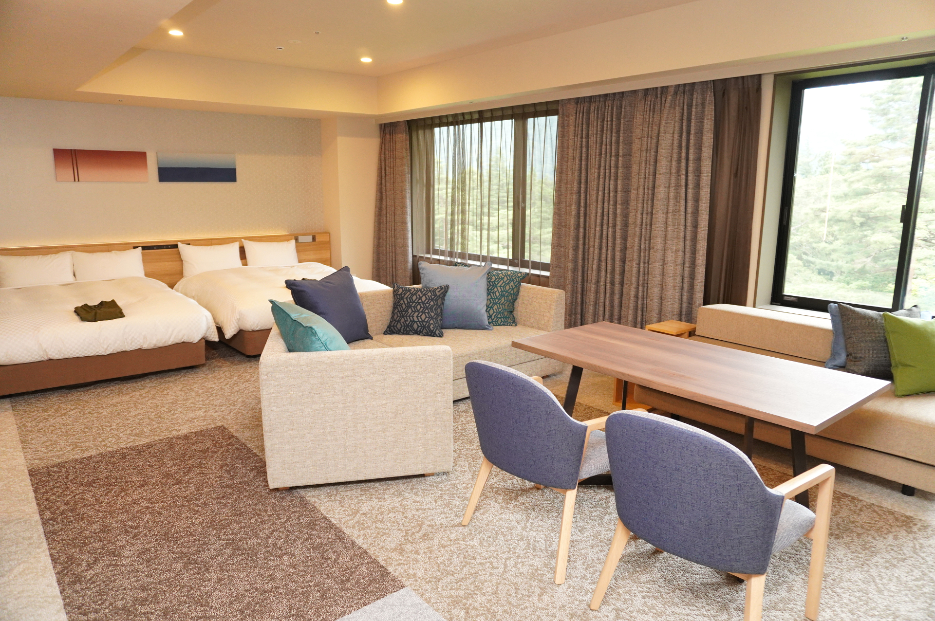 定員6名「デラックスルーム」（50m<span class="em sup">2</span>）。全6タイプある客室のうち最も広い部屋