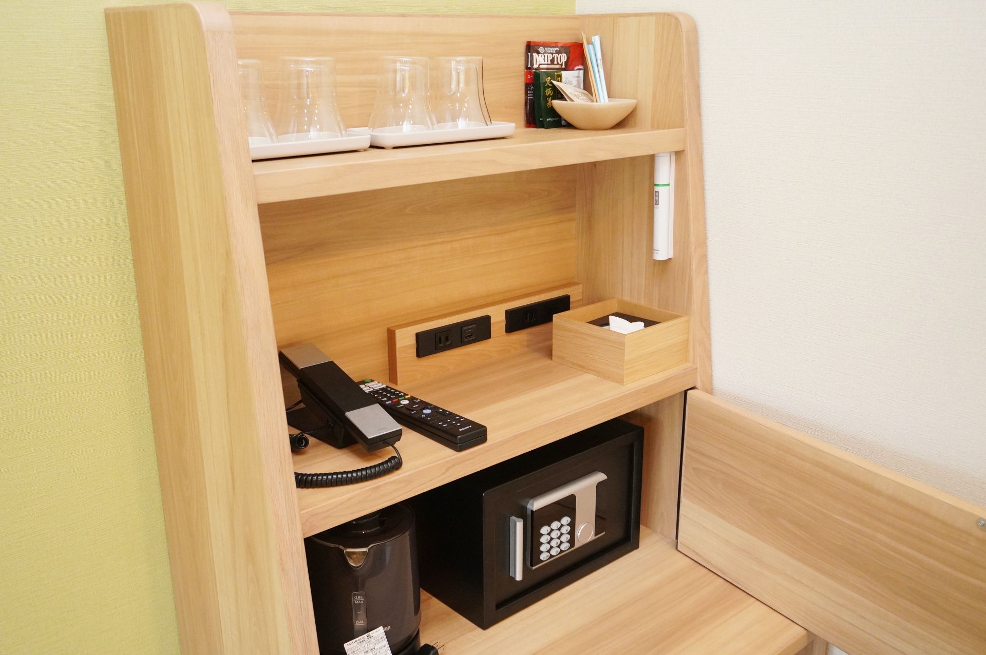 冷蔵庫・湯沸し器・金庫などのほか、貸出の加湿器も（全客室タイプ共通）