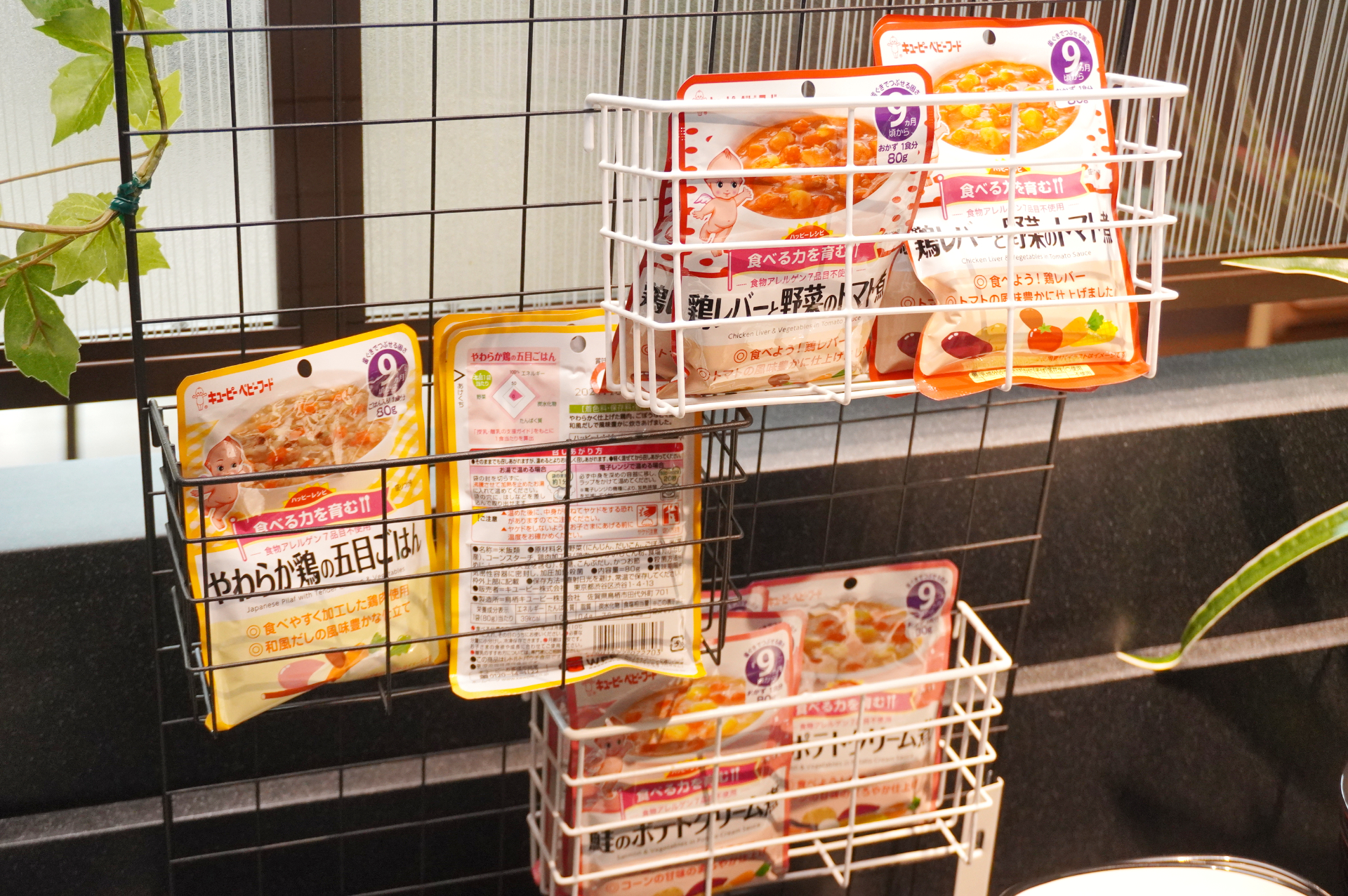 離乳食のパウチもさまざまな種類を用意している