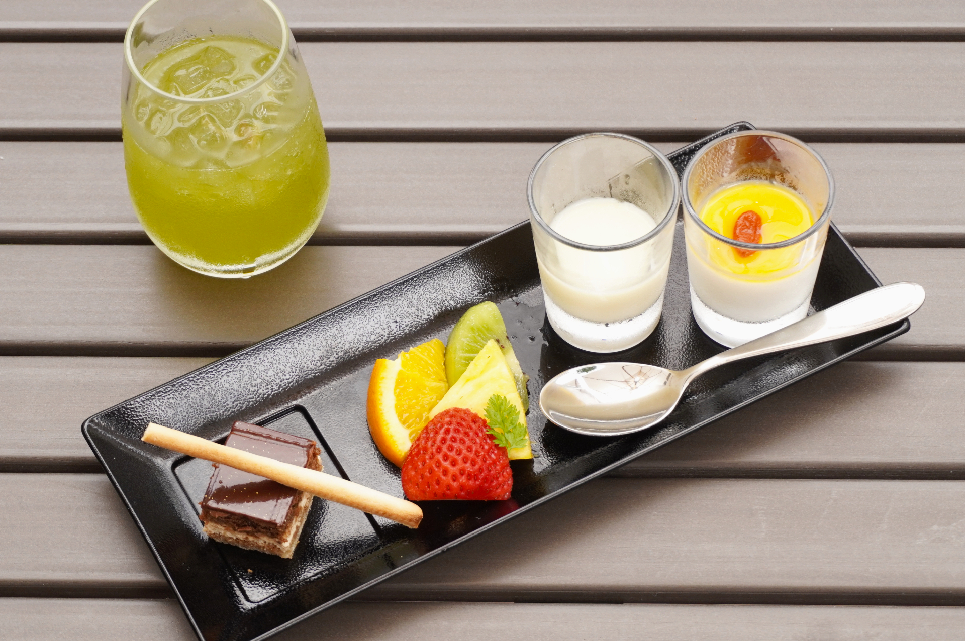 ドリンクや時間帯に応じたスイーツも豊富にラインアップ