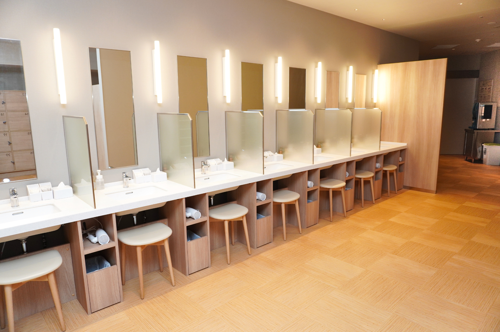 アメニティやドライヤーも完備している