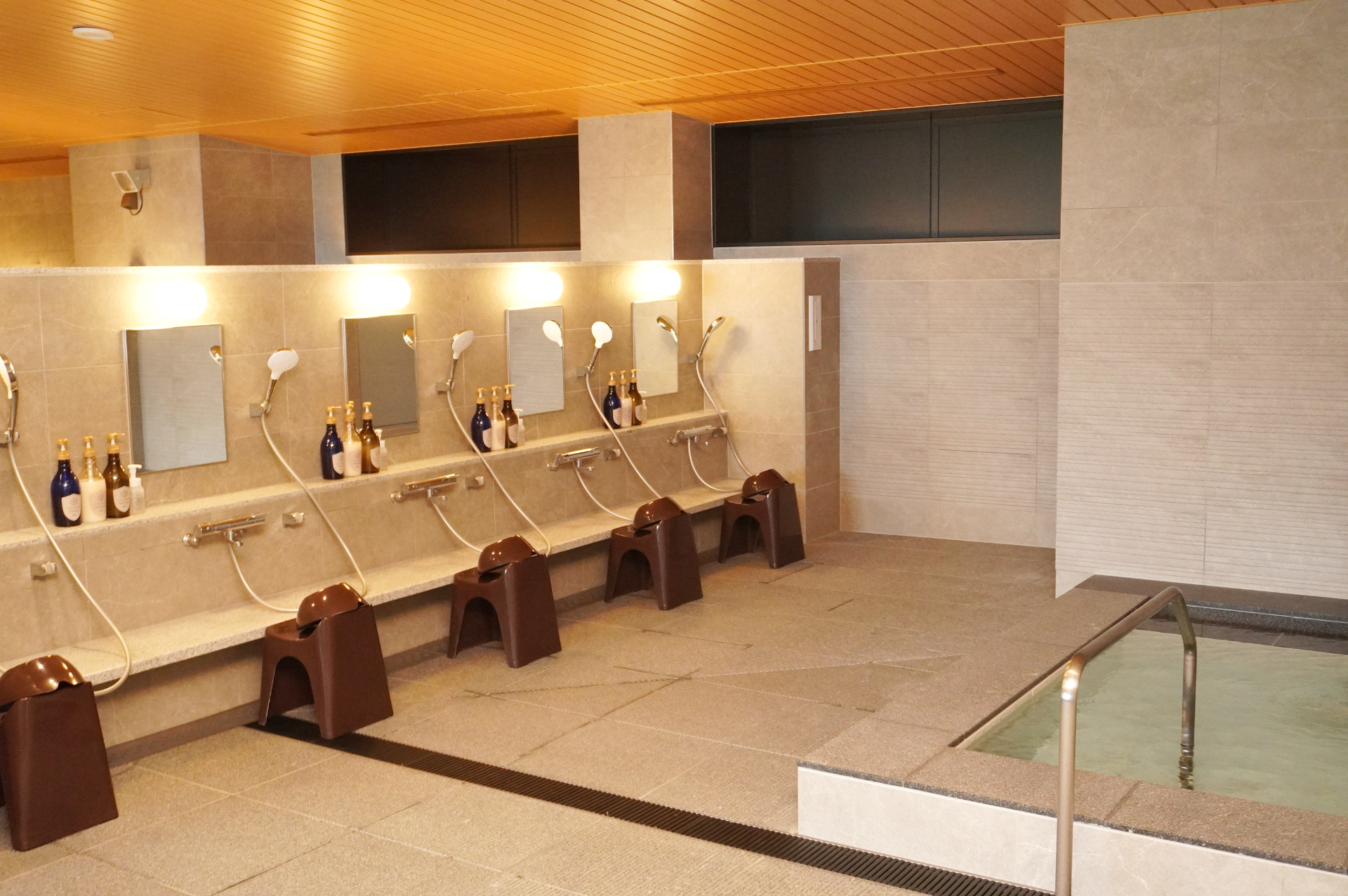 こちらは温泉大浴場「せんげんの湯」の内風呂