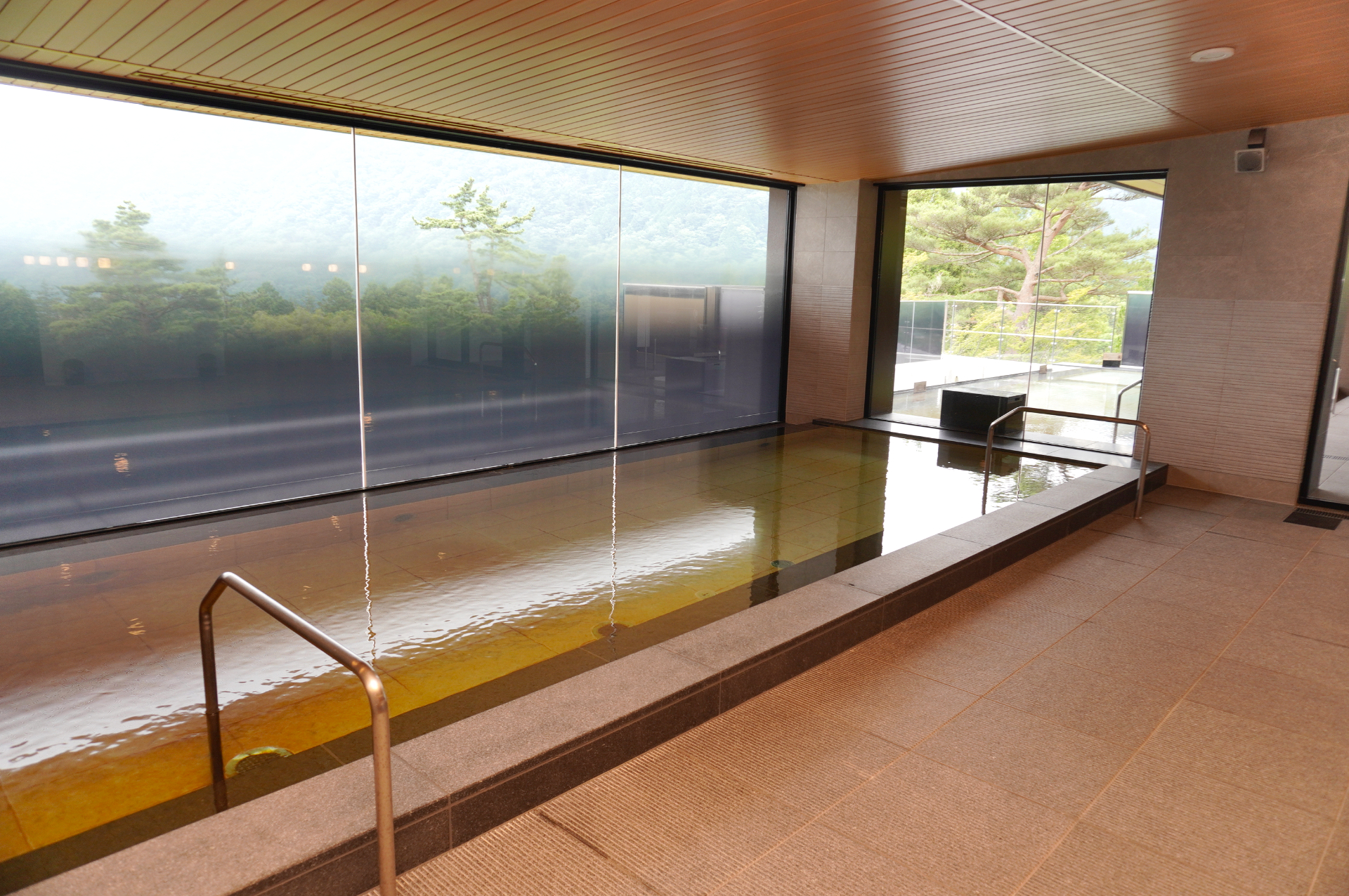 こちらは温泉大浴場「せんげんの湯」の内風呂