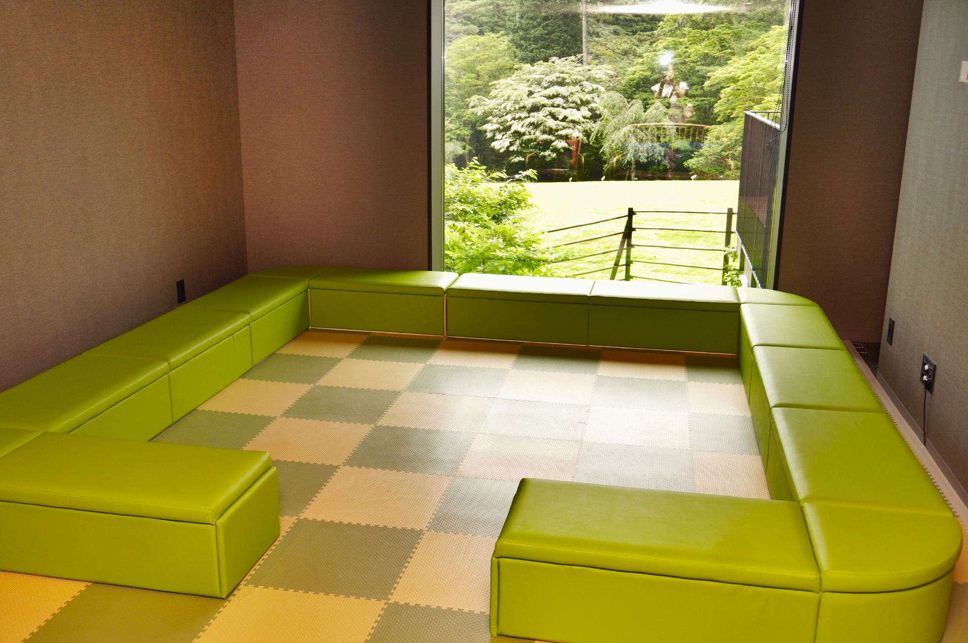 2階にあるプレイスペース。子供も大人も気軽にくつろげる