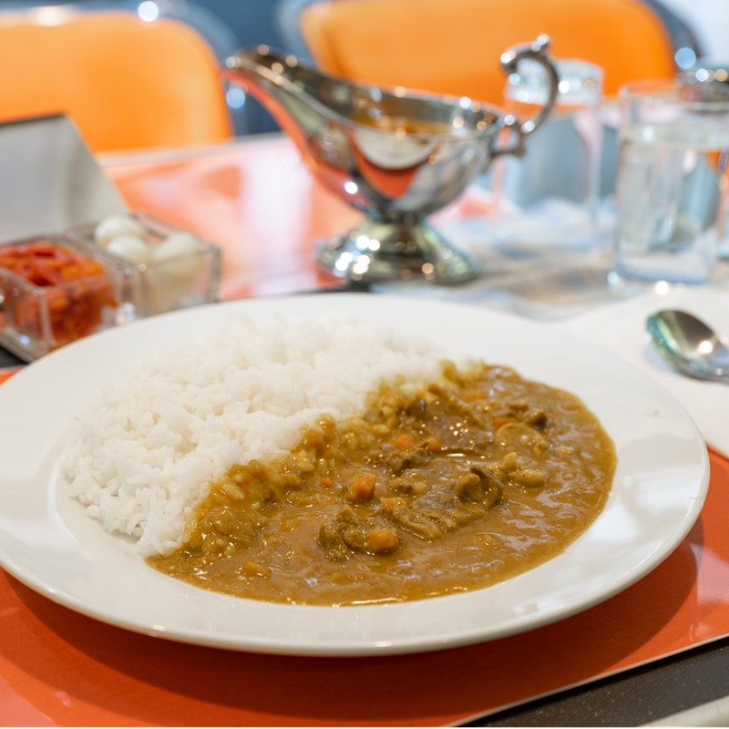 「復刻 新幹線 懐かしのビーフカレー5個＋100系食堂車メニュー表セット」（3570円）