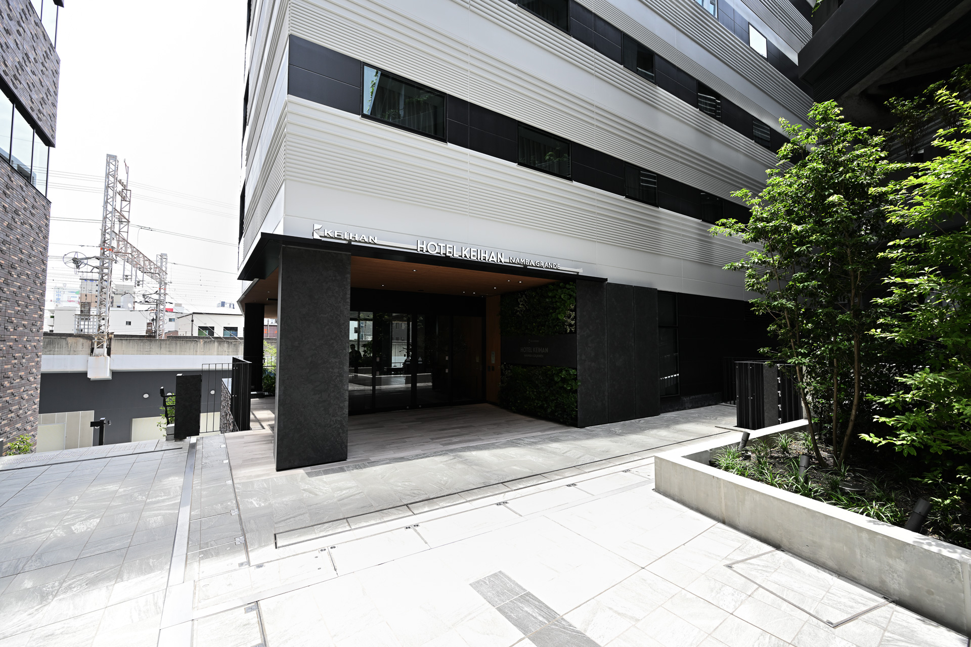 ホテル京阪なんばグランデのエントランス（2023年3月25日に先行オープン済み）