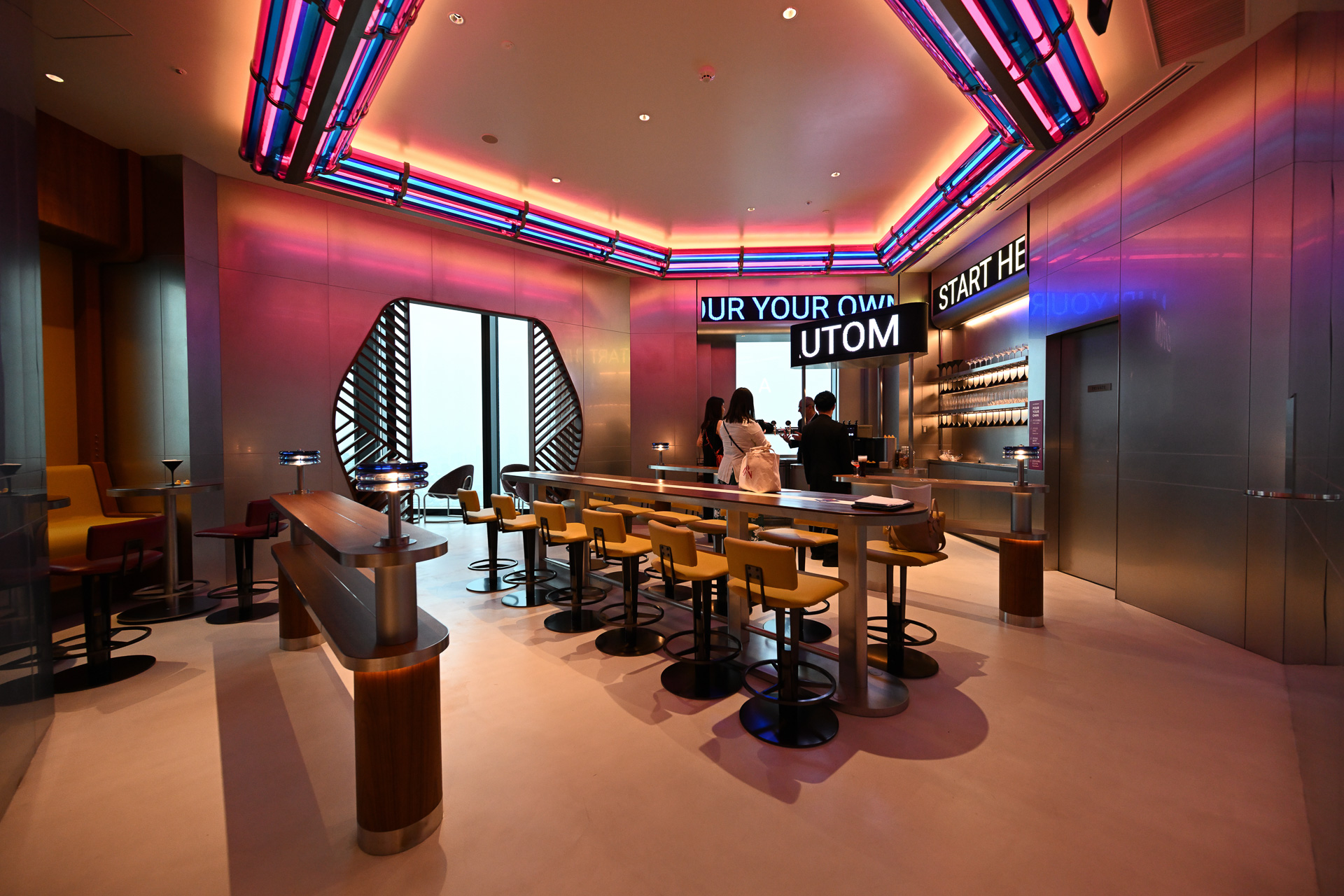 セルフスタイルでオリジナルのドリングが楽しめる「オートマタ」