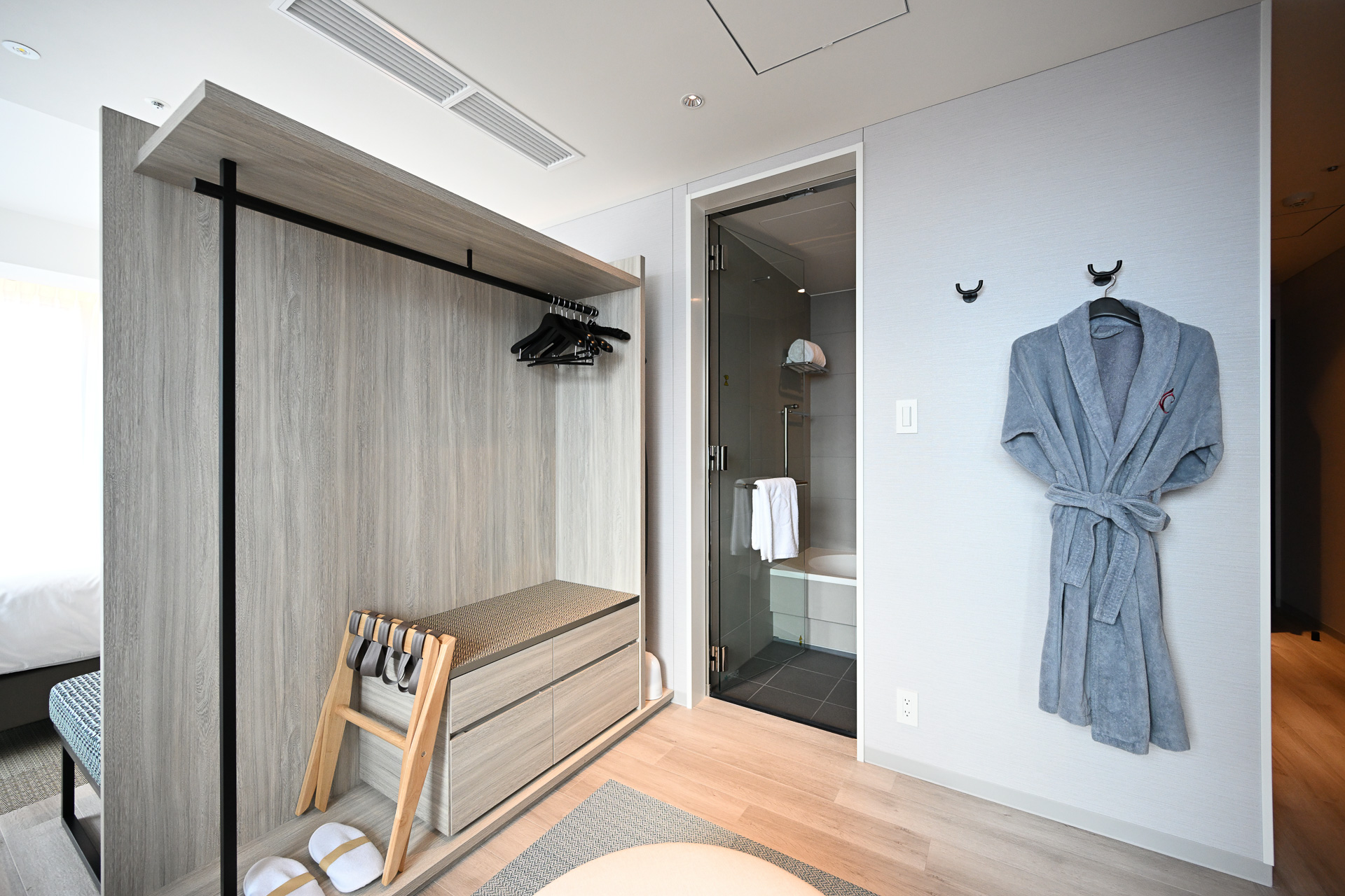 バスルーム、オープンクローゼットなどが備わる